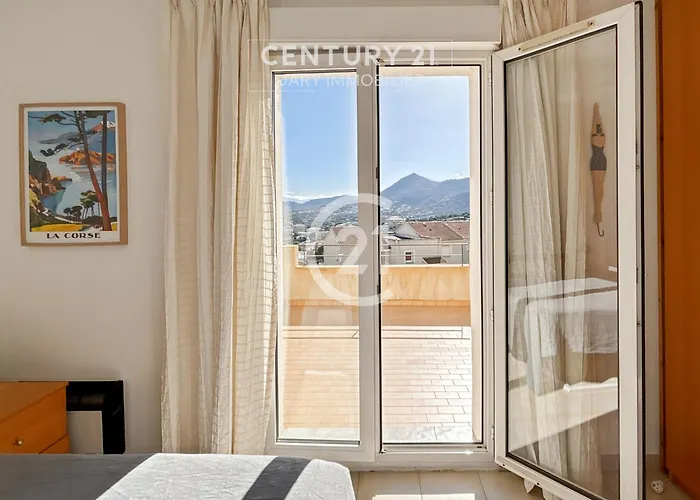 Le Sémaphore - Deux à Ile-rousse * LʼÎle-Rousse